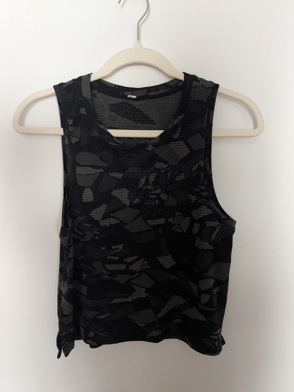 Lululemon Black Patterned Mesh Athletic Tank Top
